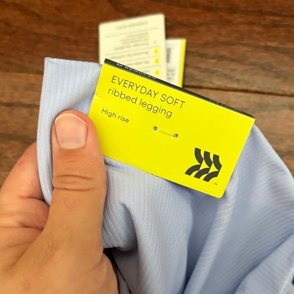 All in motion ribbed Leggings - Picture 2 of 4